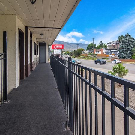 Canadas Best Value Inn & Suites Kamloops Esterno foto