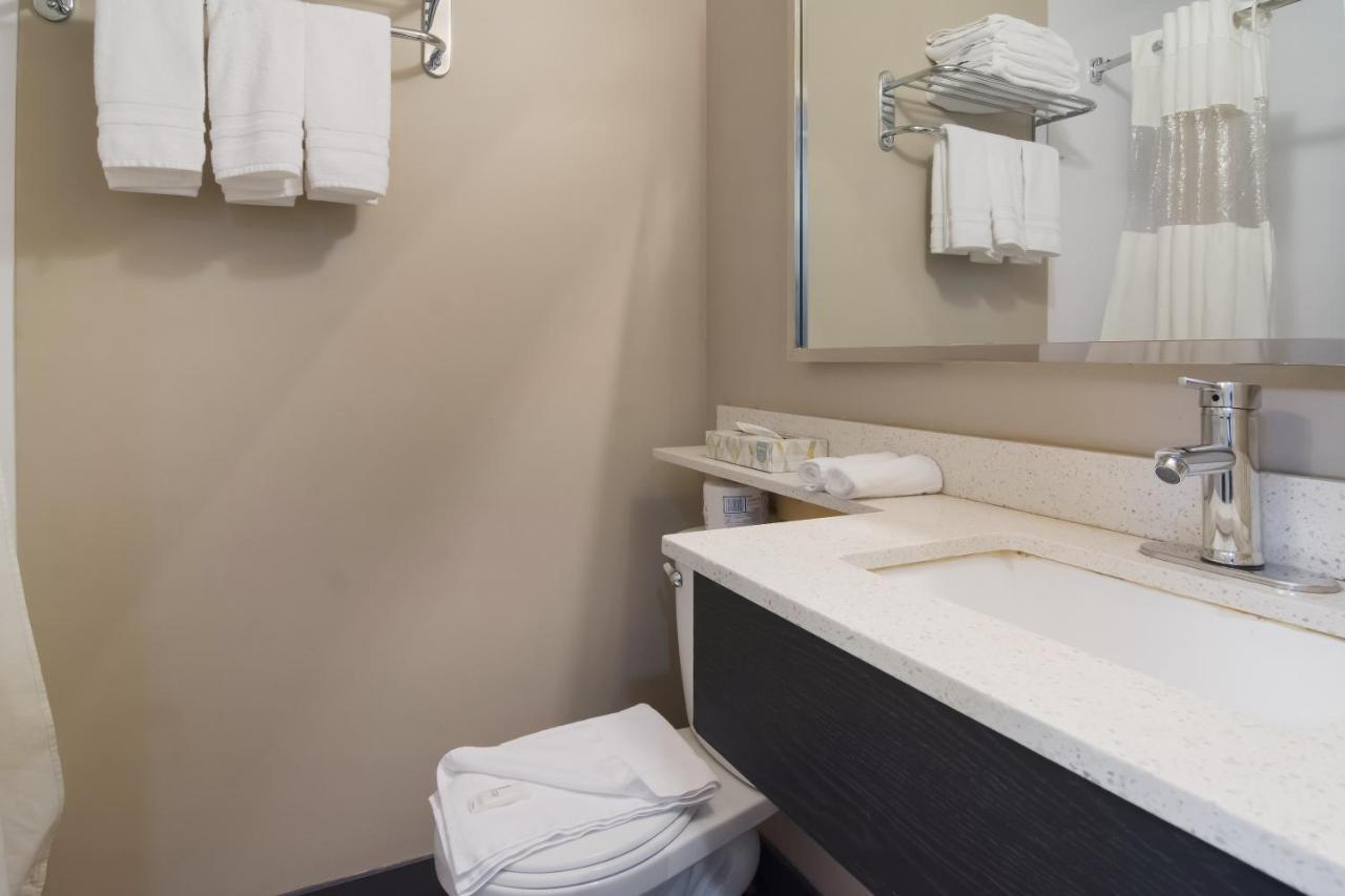 Canadas Best Value Inn & Suites Kamloops Esterno foto