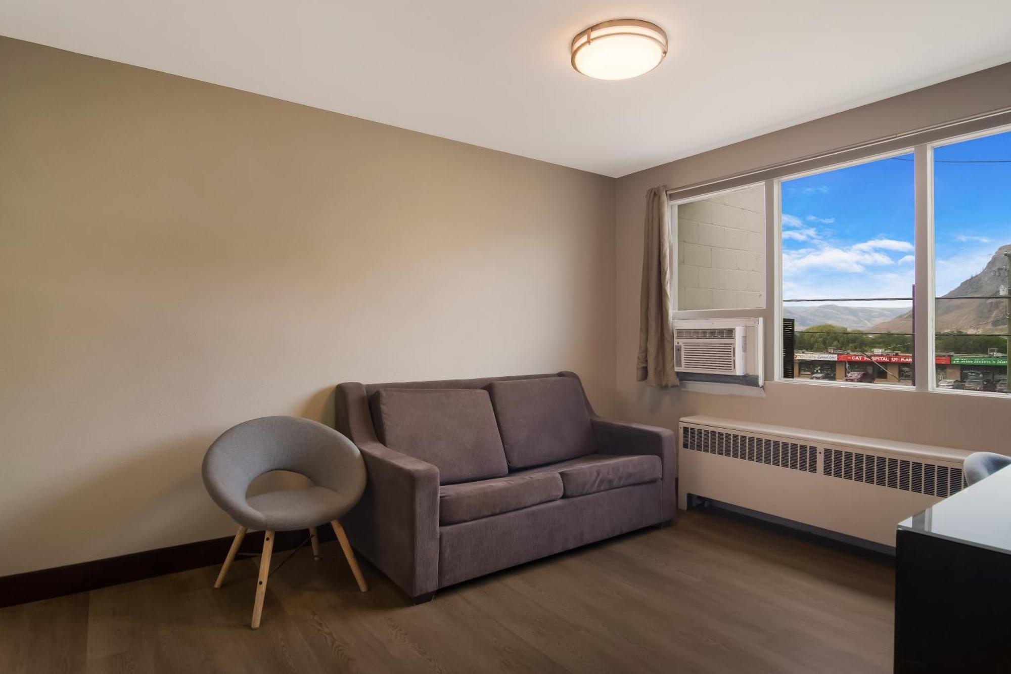 Canadas Best Value Inn & Suites Kamloops Esterno foto