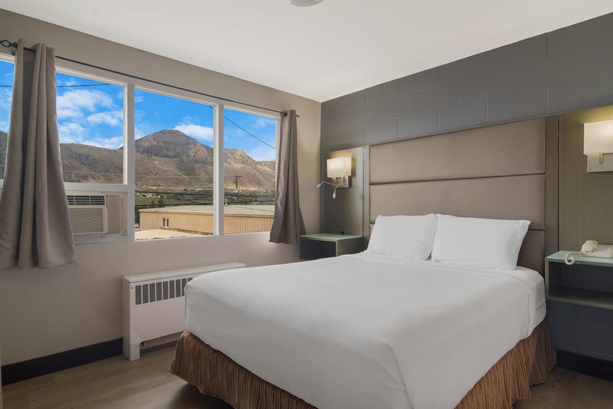 Canadas Best Value Inn & Suites Kamloops Esterno foto